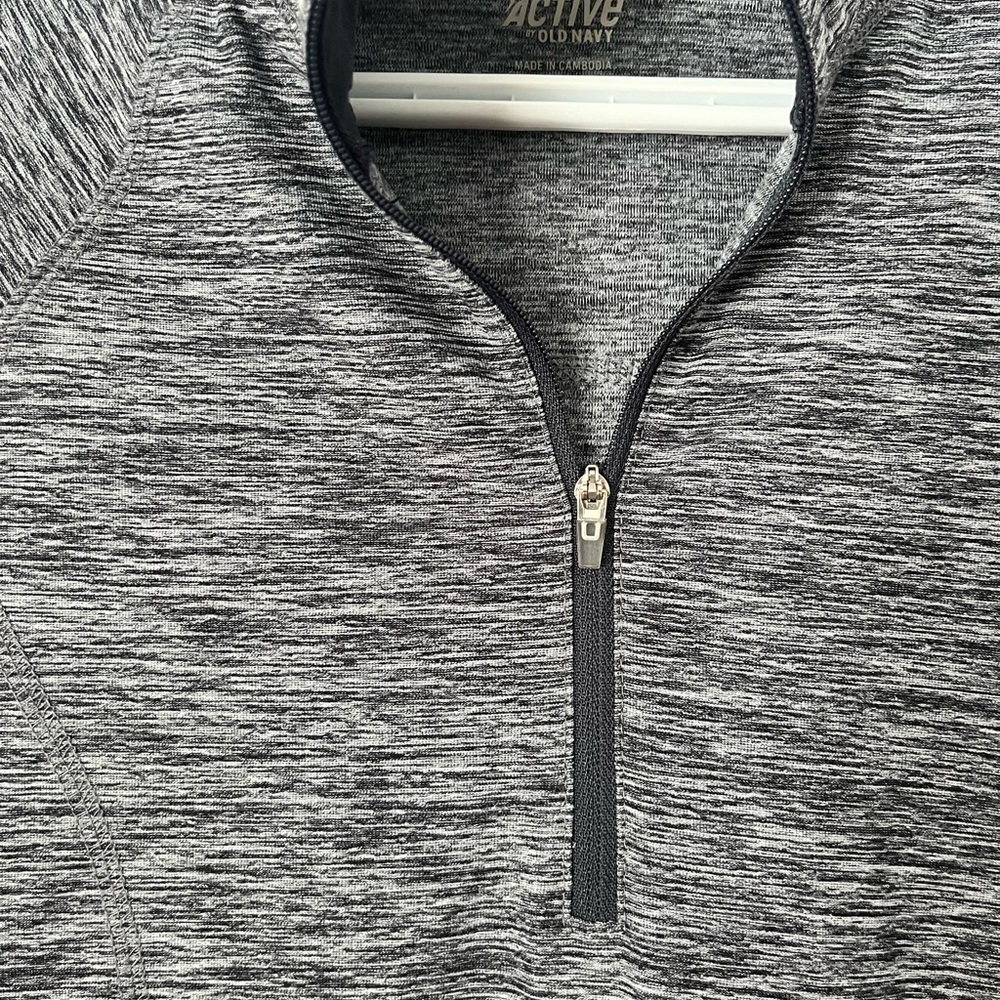 Old Navy Long Sleeve Active Top (Size XS) - Picture 2 of 8